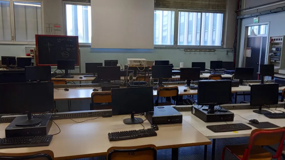 Laboratorio di Elettrotecnica, foto 1 di 9