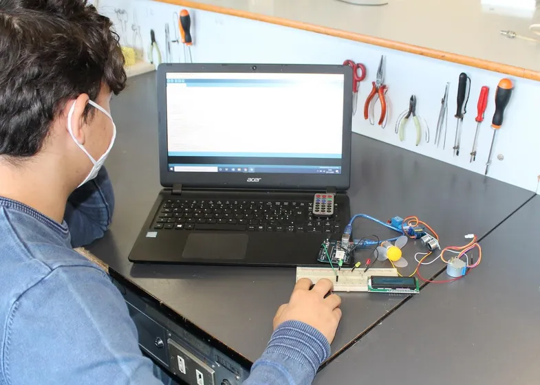 Laboratorio di Elettronica, foto 1 di 8